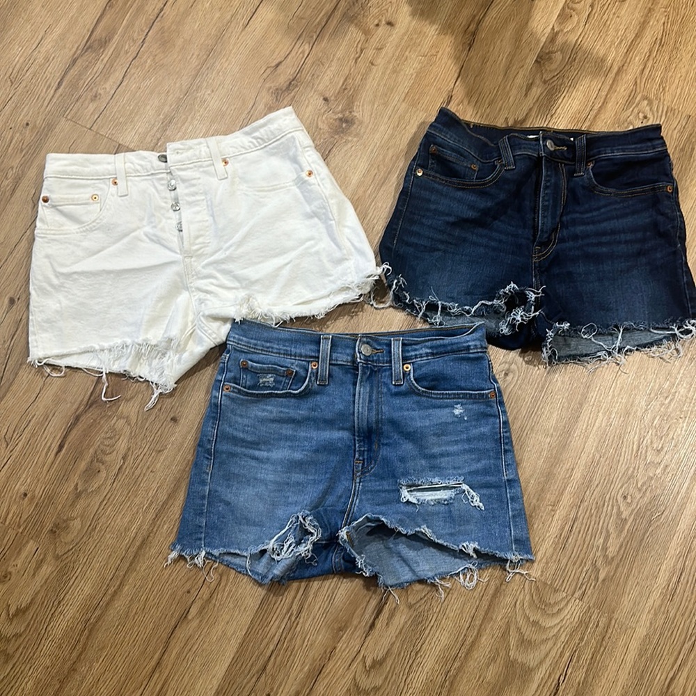 Three pairs of high rise Levi’s shorts size 27